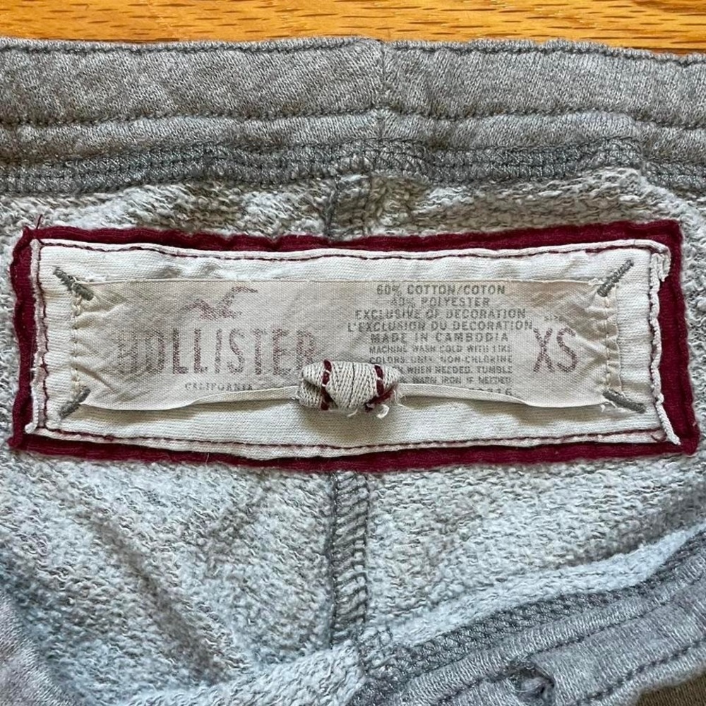 Y2k Lowrise Grey Hollister Sweatpants 2000s Size XS Embroidered Red Bird Good - Picture 3 of 6